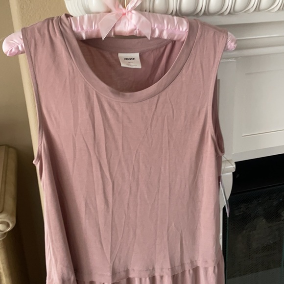 - Mote sleeveless top. - Picture 3 of 12